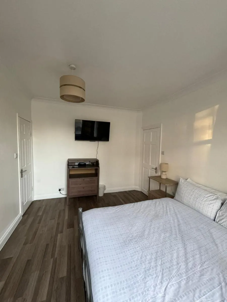 Image 4 of Oxborne Rooms UK – Gardner