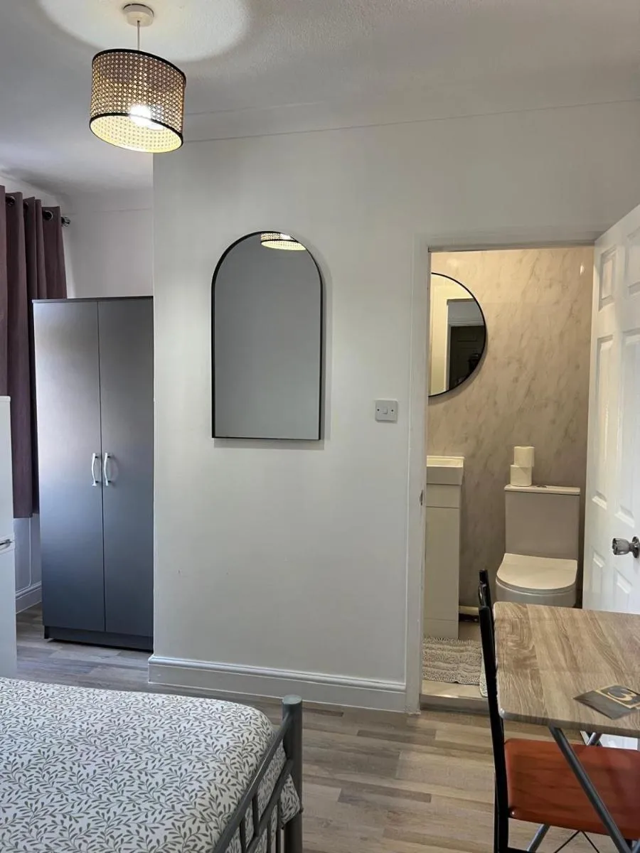 Image 3 of Oxborne Rooms UK – Gardner