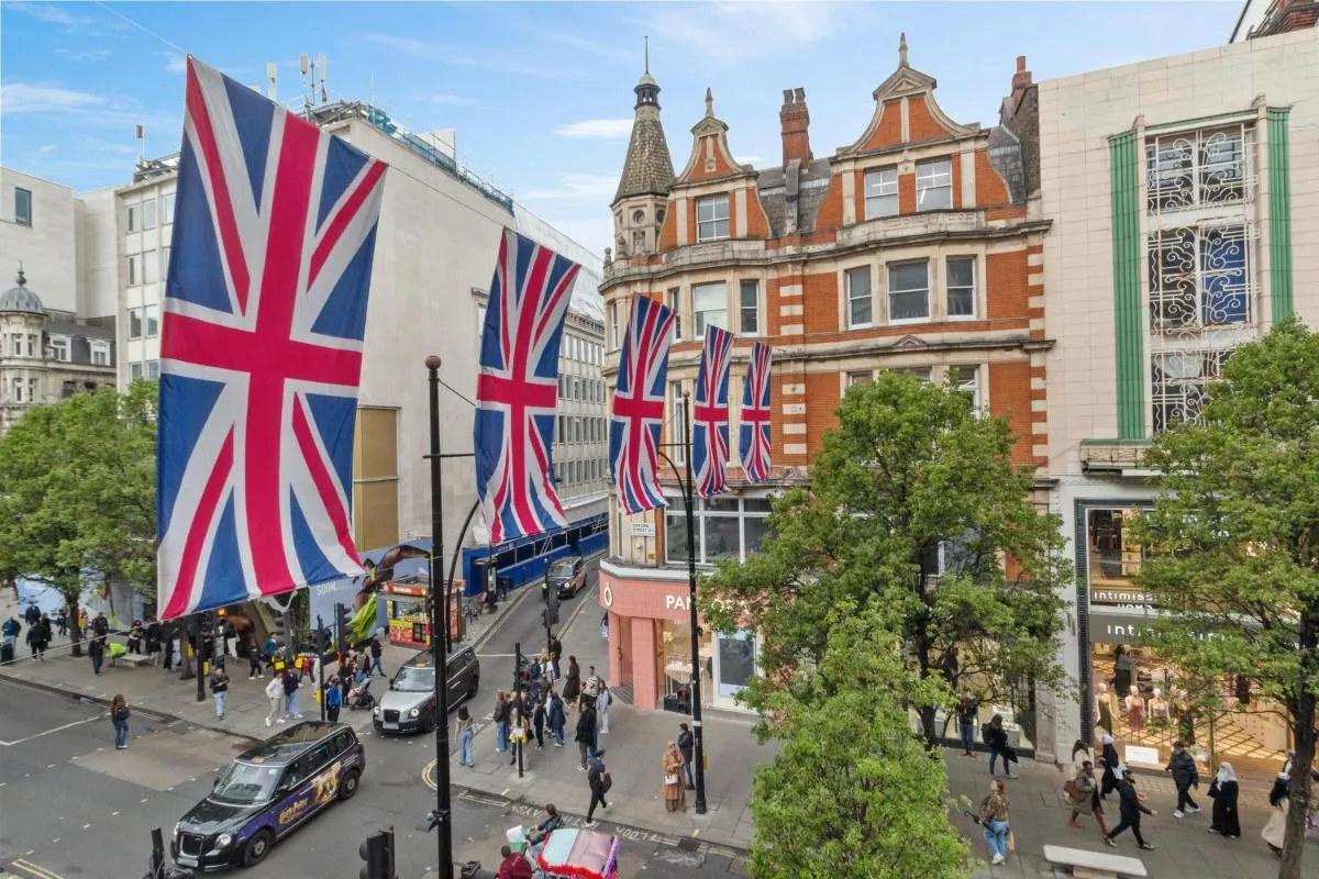 Image 4 of Oxford Street 1 Bedroom Shopping Retreat! 3GC