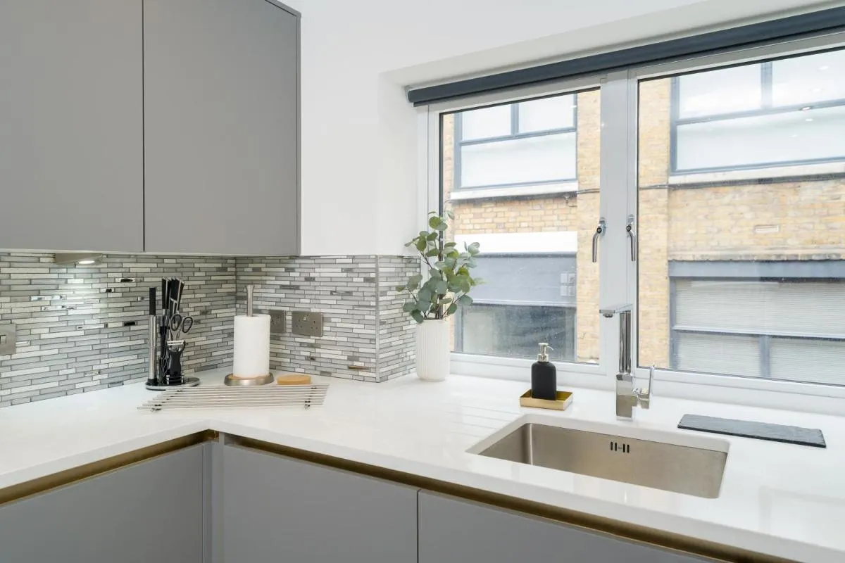 Image 3 of Oxford Street 2 Bedr, 3 Beds, 2,5 Bath, 2 min subway