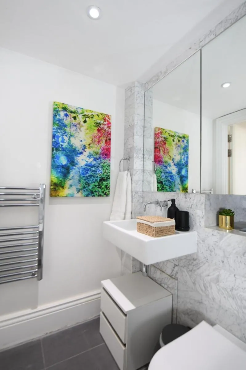 Image 3 of Oxford Street Luxurious 3 Bedroom Apartment