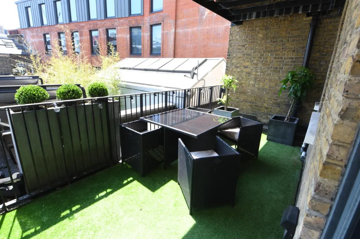 Image 5 of Oxford Street Luxurious 3 Bedroom Apartment