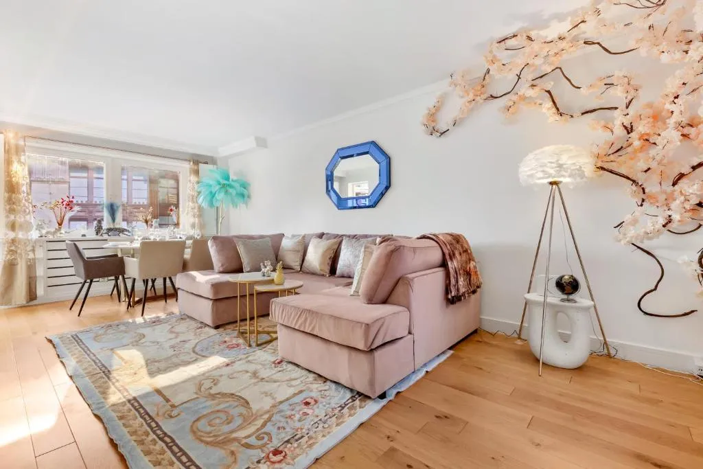 Image 1 of POSH Apartment with Terrace on HARRODS