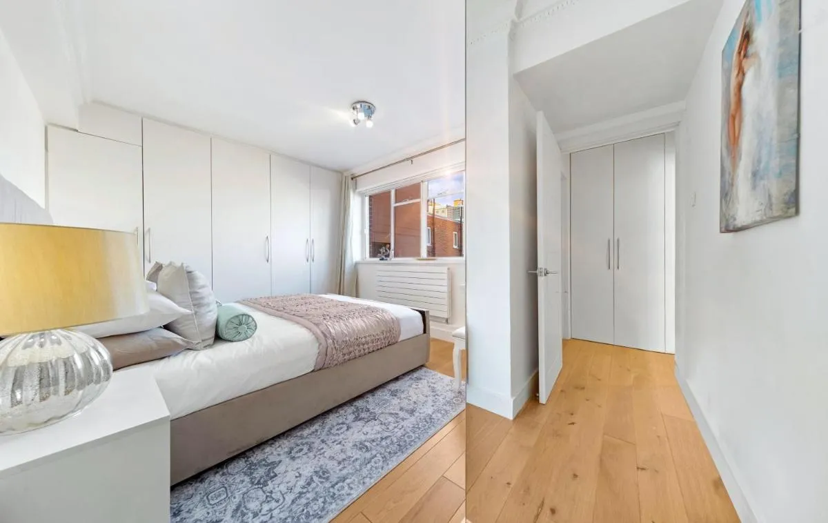 Image 4 of POSH Apartment with Terrace on HARRODS