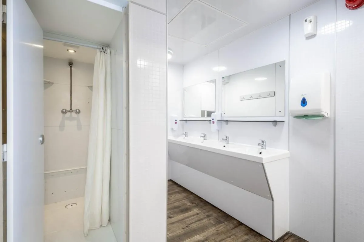 Image 3 of Palmers Lodge Swiss Cottage
