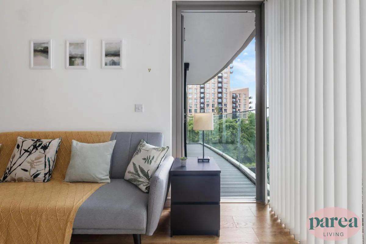 Image 3 of Parea Living – Colorful North London Apt with Balcony Views
