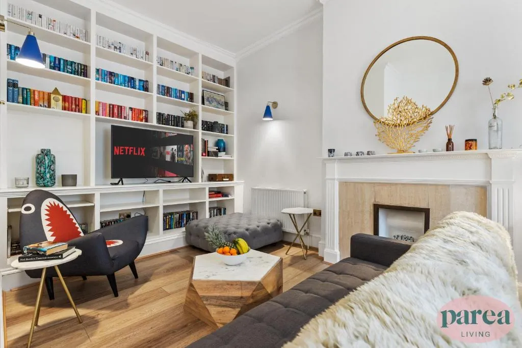 Image 1 of Parea Living – South Kensington, Elegant 1-Bedroom Flat, WFH Desk