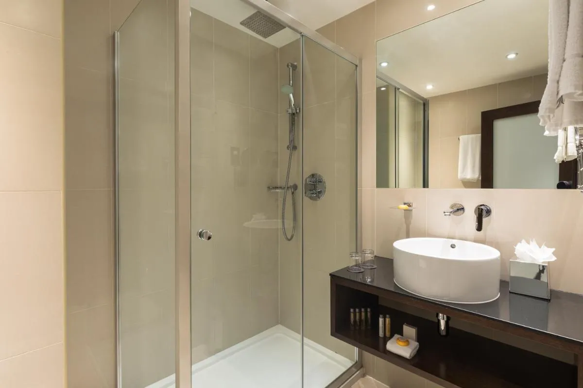 Image 3 of Park Grand Heathrow