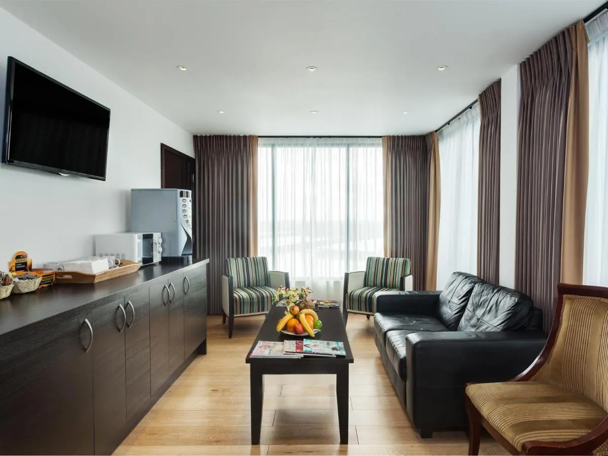 Image 5 of Park Grand Heathrow