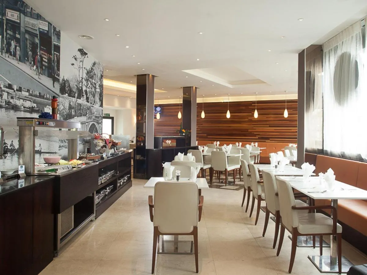 Image 4 of Park Grand Heathrow