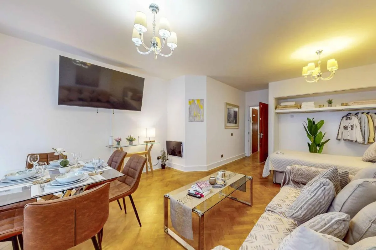 Image 3 of Park Lane Apartments Mayfair Collection
