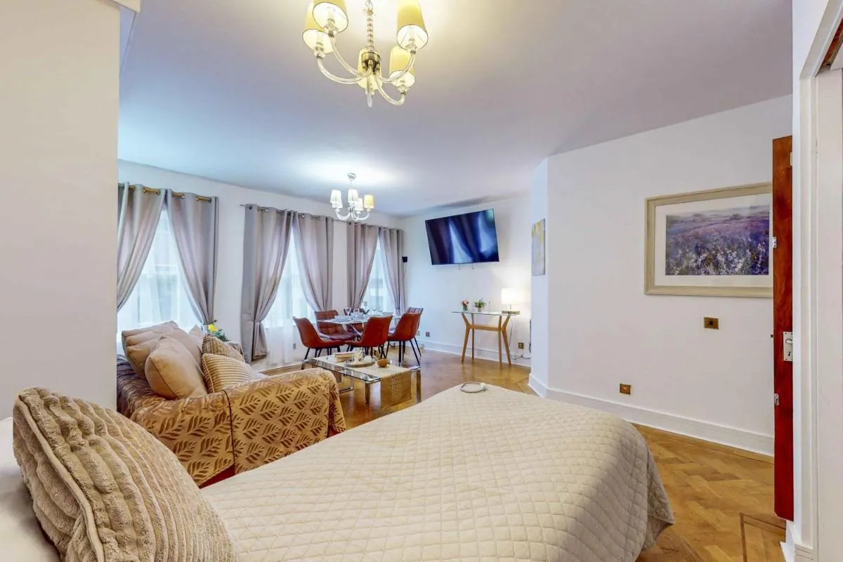 Image 5 of Park Lane Apartments Mayfair Collection