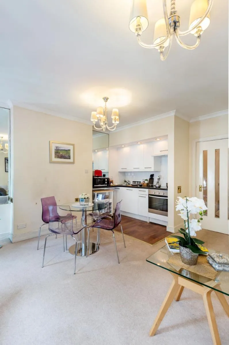 Image 4 of Park Lane Apartments – Clarges Street