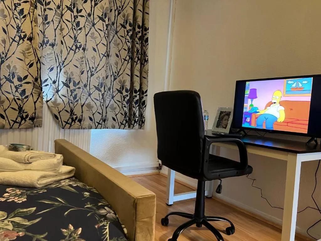 Image 1 of Park View Serviced Apartment – Next to Northolt Tube Station – Near Central London & Wembley