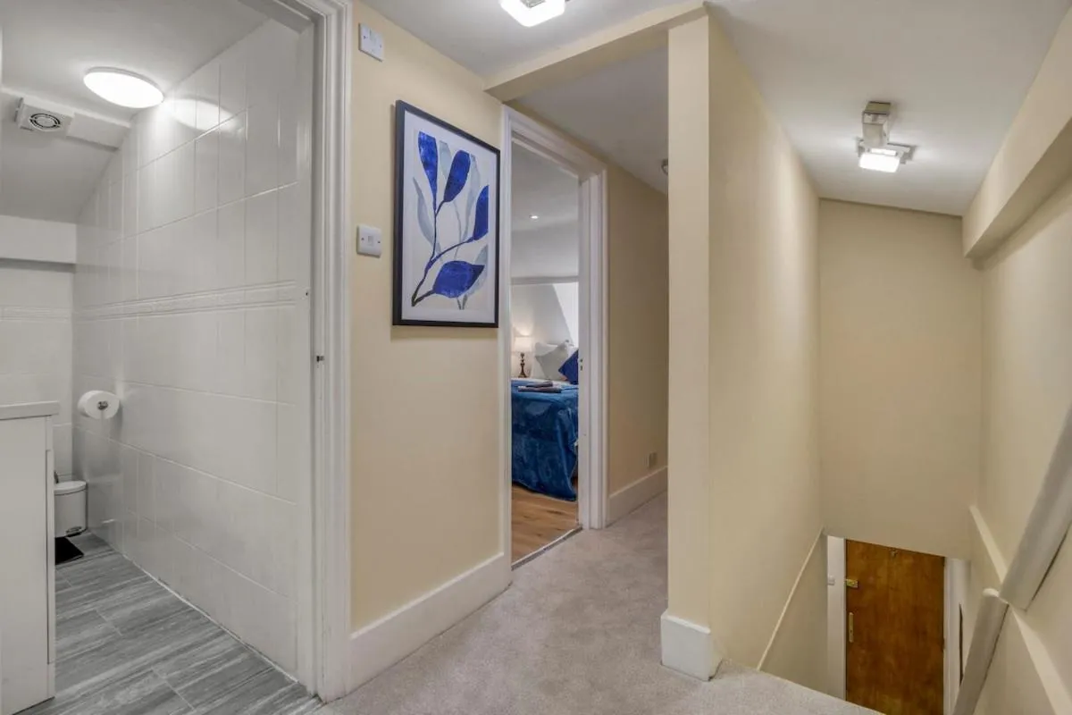Image 5 of Parkside 3 Bed Apartment Hackney