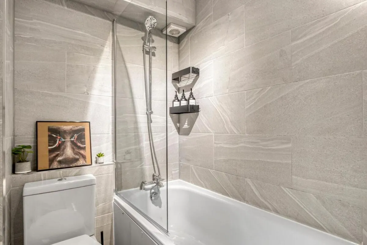 Image 3 of Parkside 3 Bed Apartment Hackney
