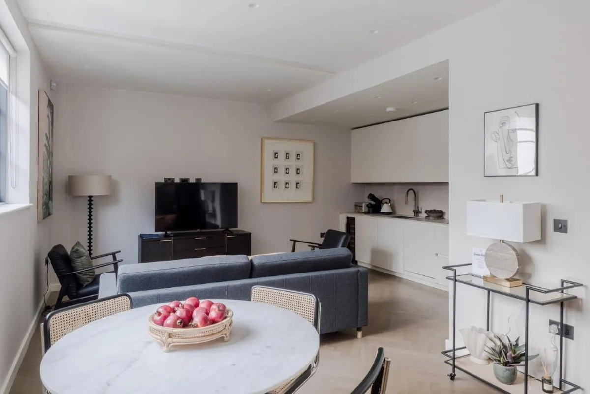Image 3 of Parkside House – Regent’s Park – by Frankie Says