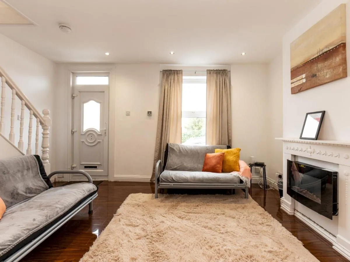 Image 5 of Pass the Keys 2BR House Garden Sleeps 6 Elizabeth Line