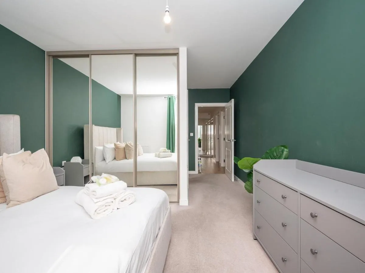 Image 2 of Pass the Keys 2 Bed Beckenham apartment w 24h Gym and Work Hub