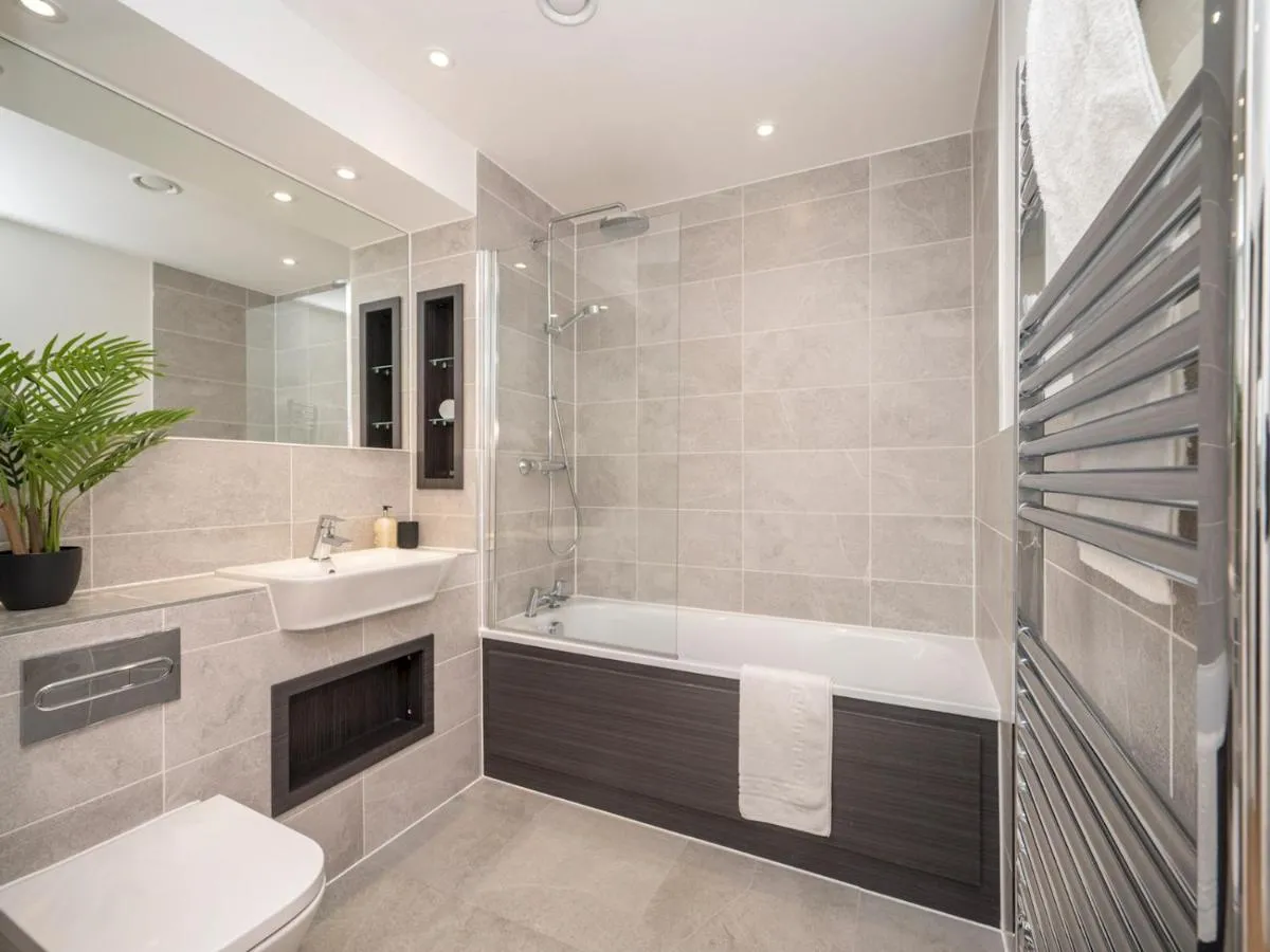 Image 3 of Pass the Keys 2 Bed Beckenham apartment w 24h Gym and Work Hub