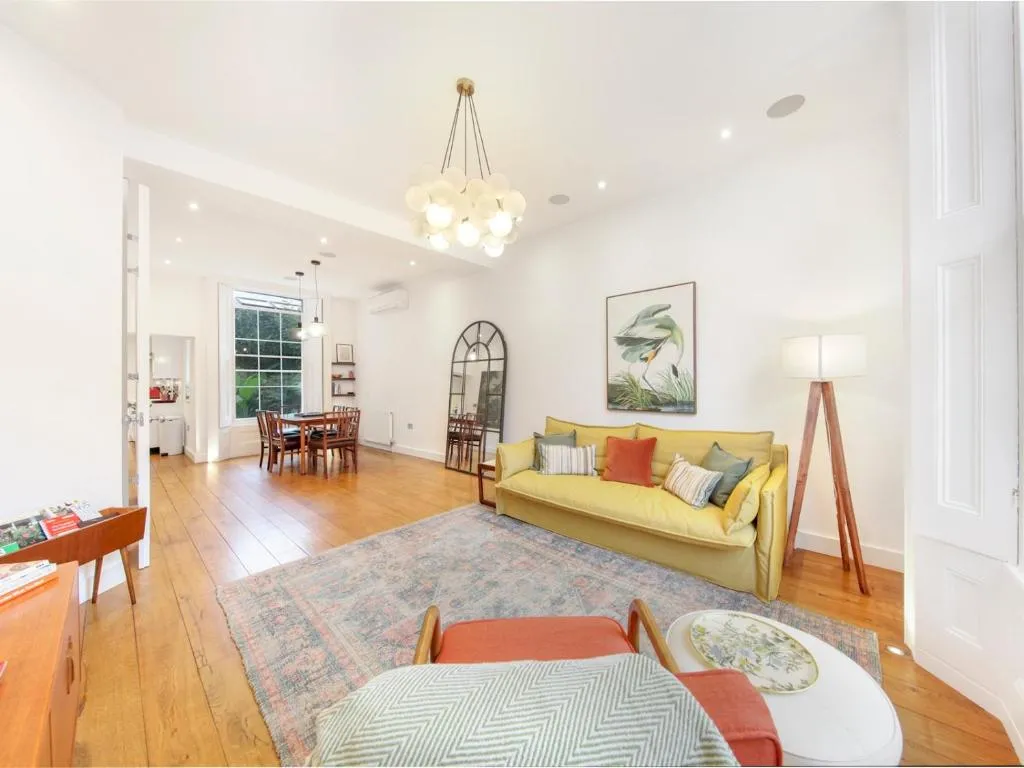 Image 1 of Pass the Keys Elegant Apartment in Trendy Primrose Hill