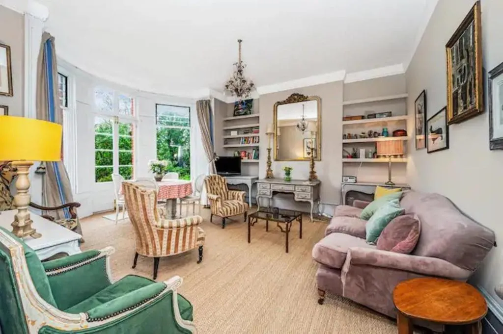 Image 1 of Pass the Keys Exquisite Flat – Ten minutes to Central London