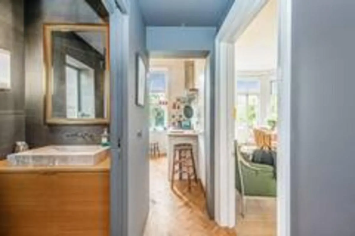 Image 3 of Pass the Keys Exquisite Flat – Ten minutes to Central London