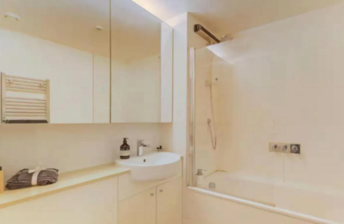 Image 3 of Pass the Keys Lovely modern flat Olympic Park