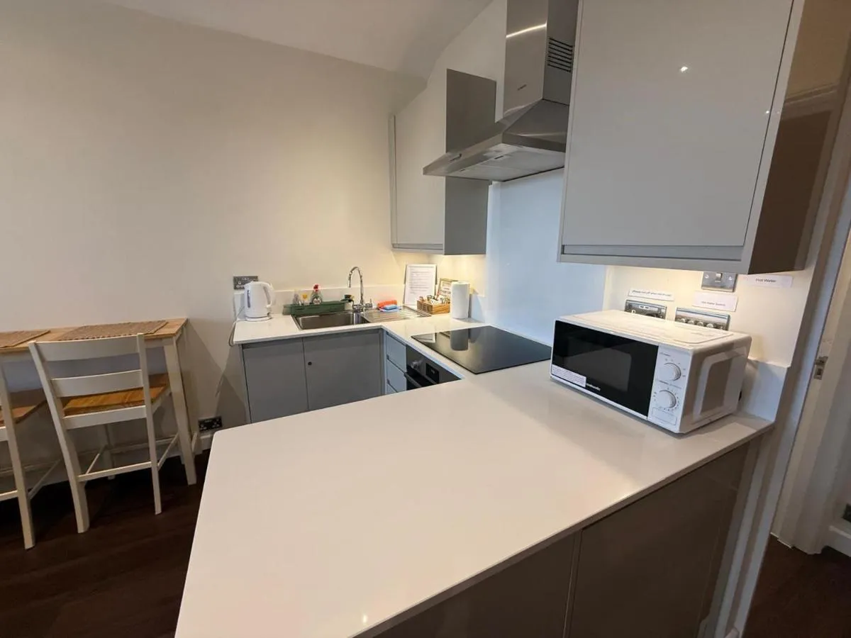 Image 4 of Pass the Keys Modern Elegant Studio 20 Minutes to Central London