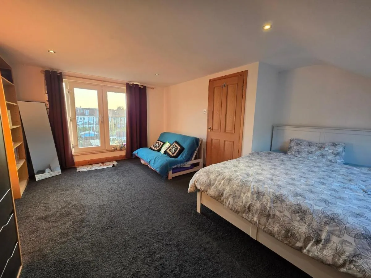Image 3 of Peaceful 3-Bed Retreat by Epping Forest Chingford