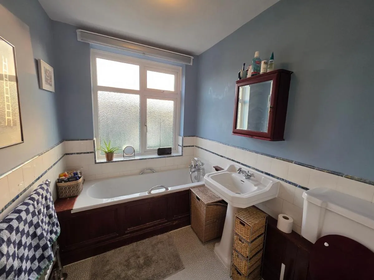 Image 4 of Peaceful 3-Bed Retreat by Epping Forest Chingford