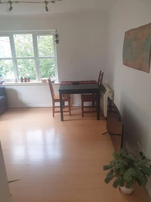 Image 4 of Peaceful room on sharing flat in Wimbledon