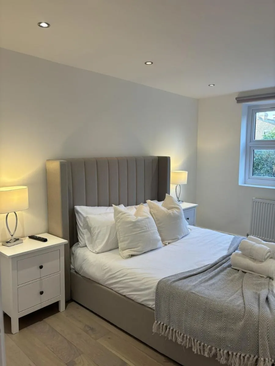 Image 4 of Peaceful townhouse inner London city
