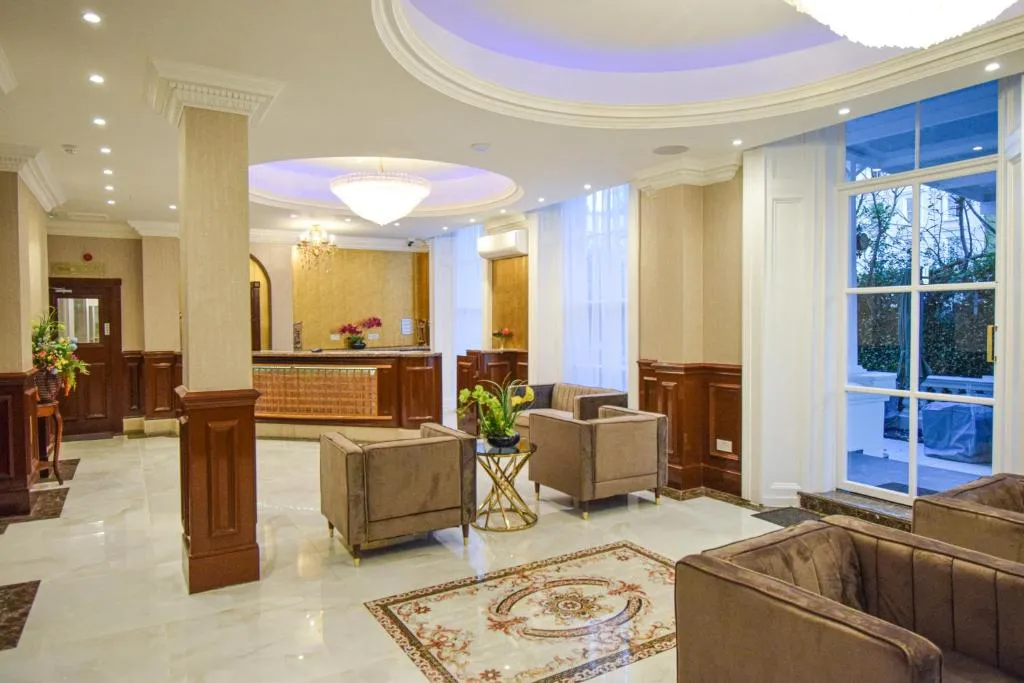 Image 1 of Pembridge Palace Hotel