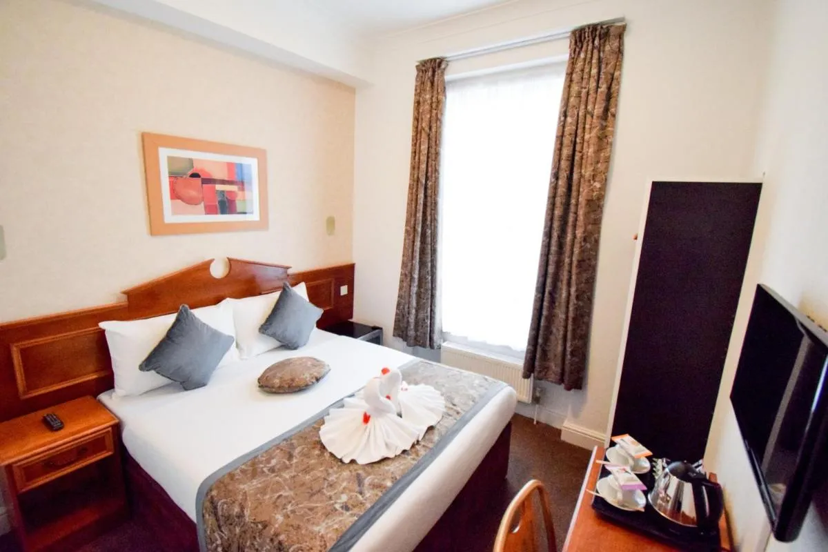 Image 3 of Pembridge Palace Hotel