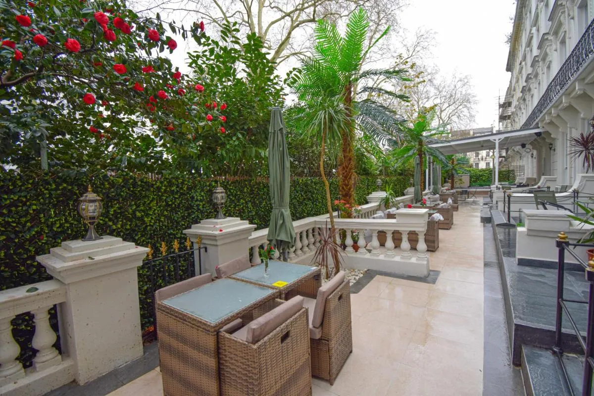 Image 4 of Pembridge Palace Hotel