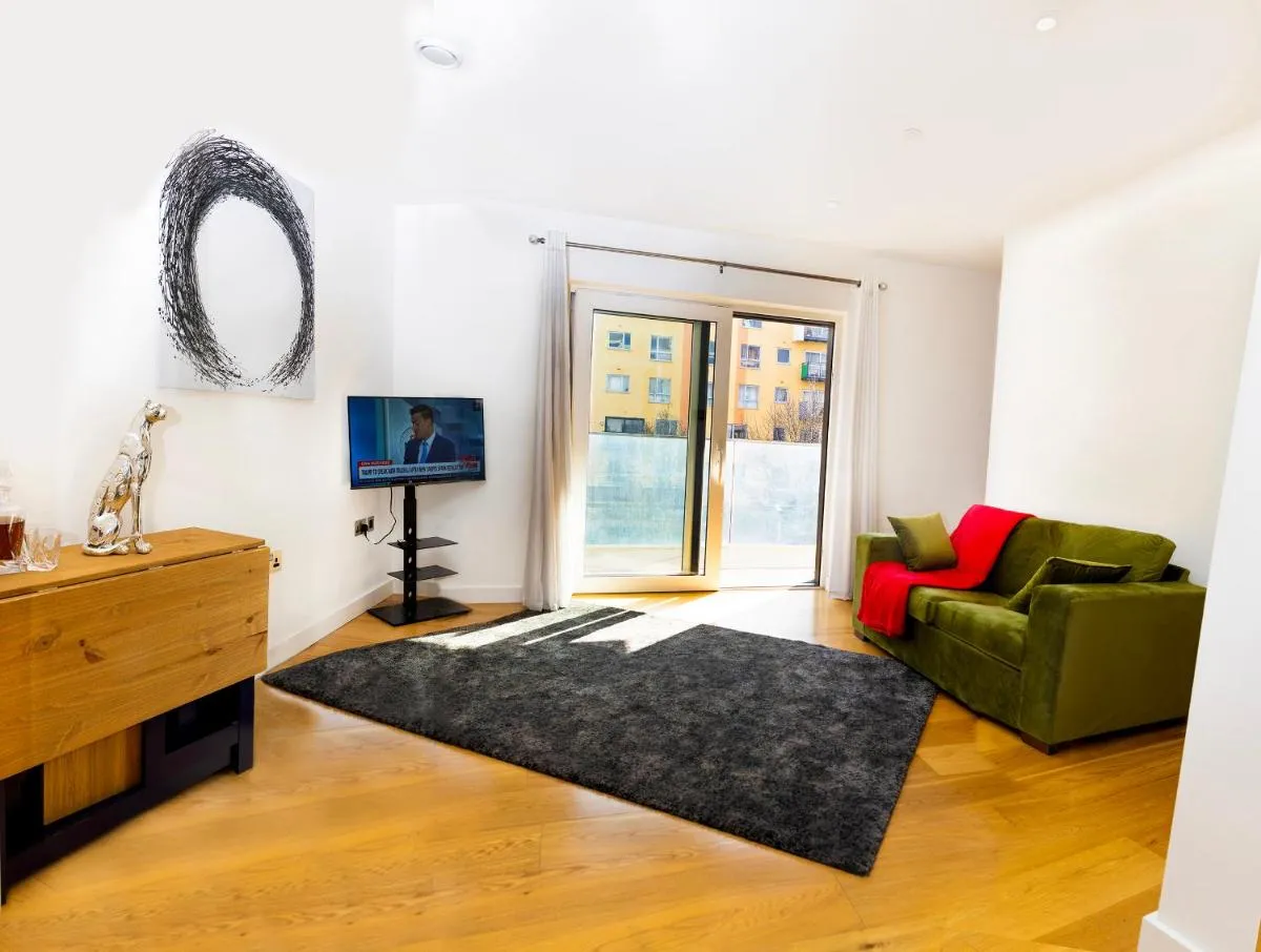 Image 3 of Peninsula Life- Stylish Greenwich 1bed Flat