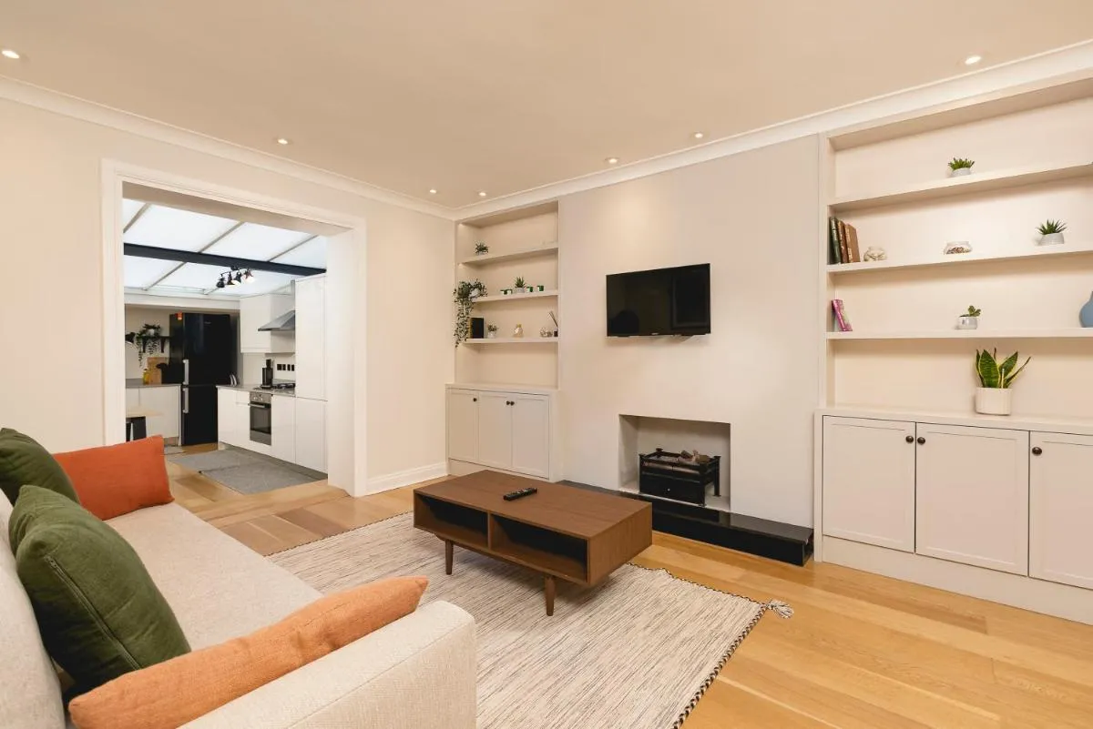 Image 5 of PenthouseStays Chelsea – Luxury 2 Bedroom Apartment w/King Bed – near King’s Road