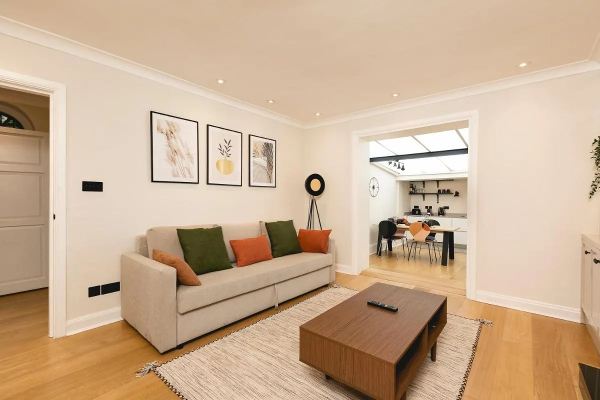 Image 4 of PenthouseStays Chelsea – Luxury 2 Bedroom Apartment w/King Bed – near King’s Road