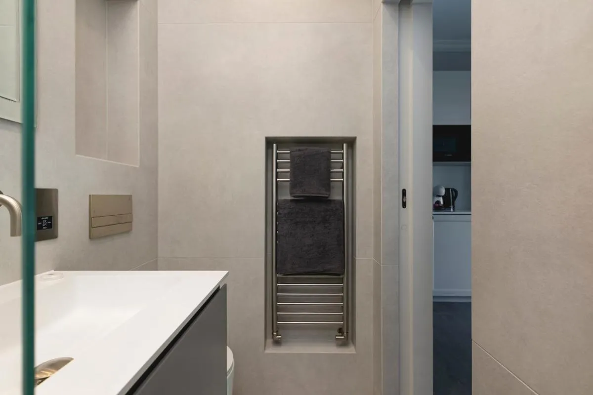 Image 3 of PenthouseStays Chelsea – Luxury King / Queen Bed Studios – near King’s Road