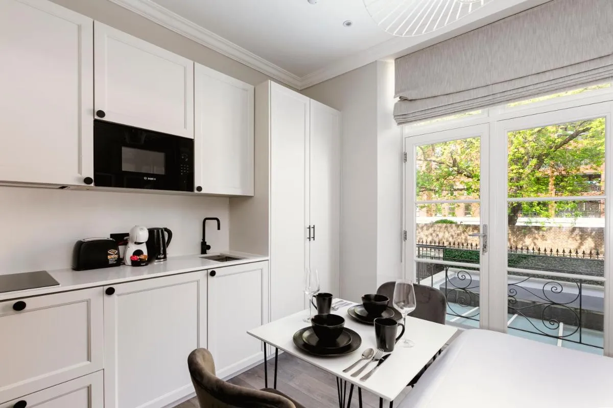 Image 4 of PenthouseStays Chelsea – Luxury King / Queen Bed Studios – near King’s Road