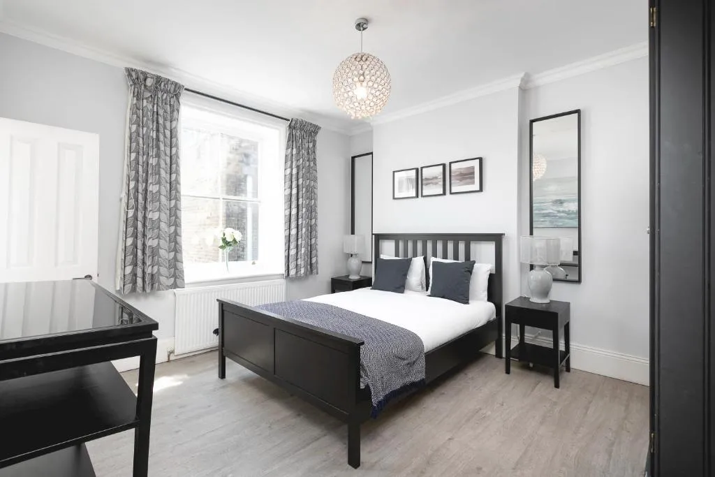 PenthouseStays Notting Hill – Chic 2 Bedroom Apartment w/ King Beds – near Portobello Road & Kensington High Street