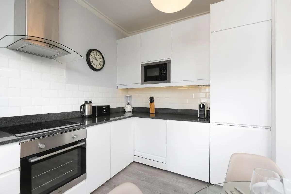 Image 4 of PenthouseStays Notting Hill – Chic 2 Bedroom Apartment w/ King Beds – near Portobello Road & Kensington High Street
