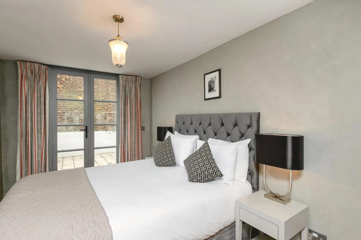 Image 2 of PenthouseStays nr Notting Hill – Luxury 2 Bedroom King Bed Apartment – near Portobello Road