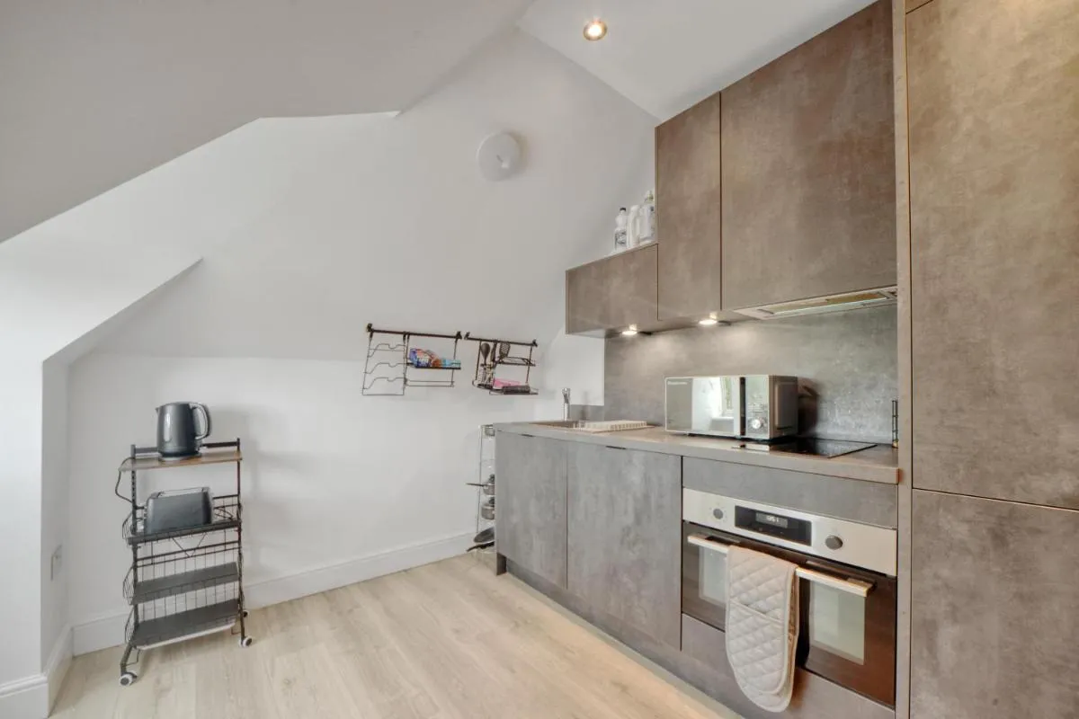 Image 4 of Penthouse Hideaway in Bromley 1BR Free Parking