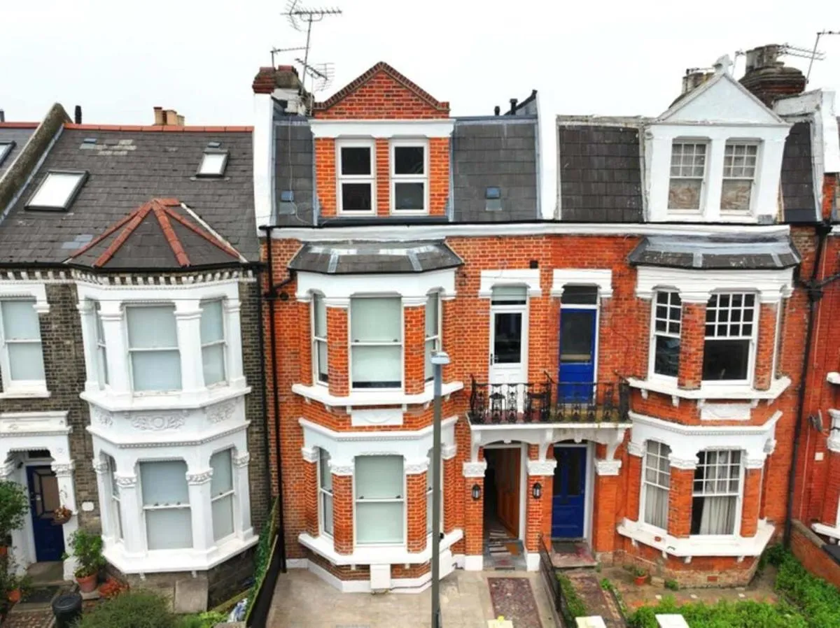 Image 2 of Penthouse Loft Suite in Putney, PS5, 60″TV, Netflix, Sleeps 6, ideal for relocators and professionals