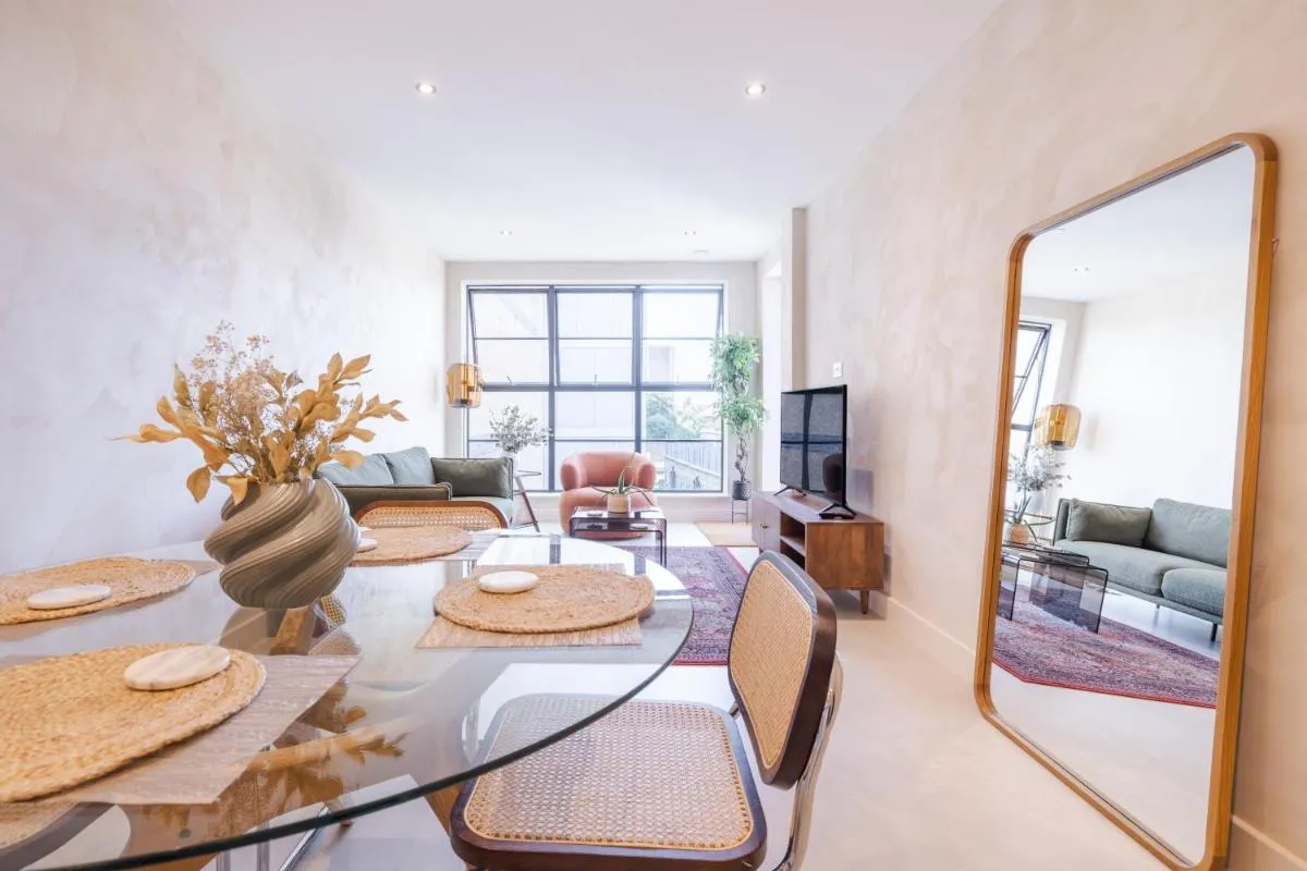 Image 5 of Penthouse Peaceful 2 Bed Fulham West Kensington