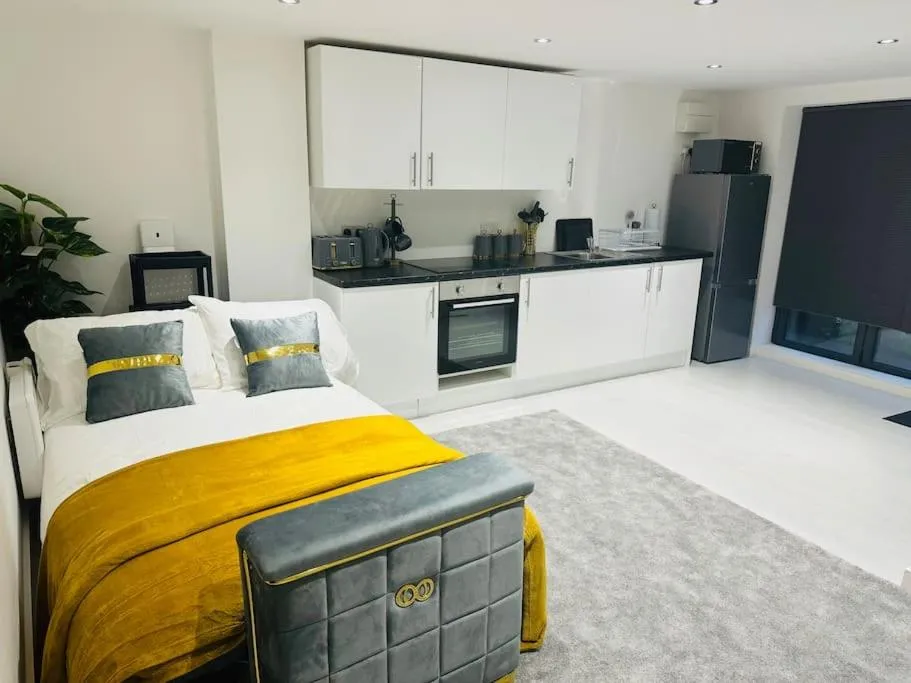 Image 4 of Perfect 1 Bed Apartment Sleeps 5 1 Kingsize bed 1 double Sofabed & Foldable Single bed Free Parking Wifi good transport network shopping Holiday Makers Families Contractors in North London
