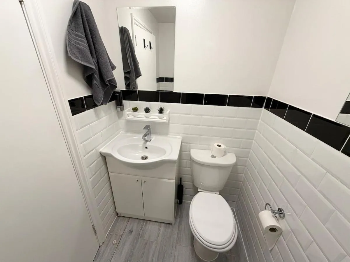 Image 3 of Perfect Family Home Enfield