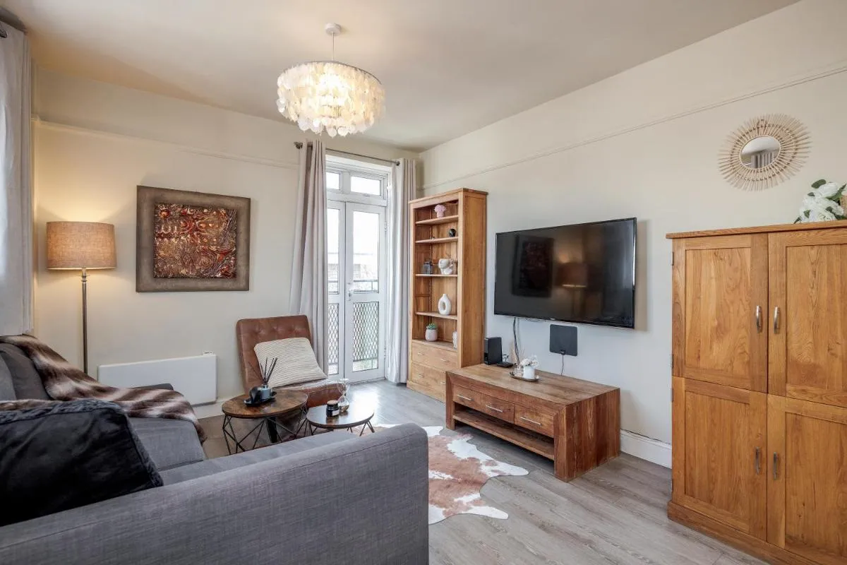 Image 5 of Perfect Location 2 Bed South Kensington Knightsbridge Chelsea with AC